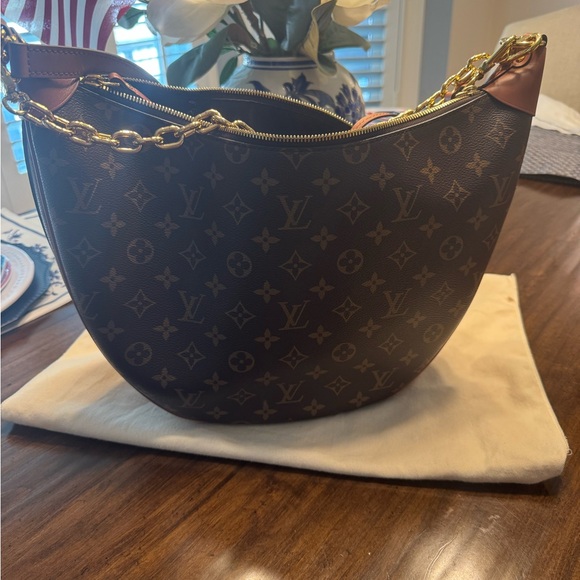 Louis Vuitton Reverse Monogram Loop - Picture 6 of 16
